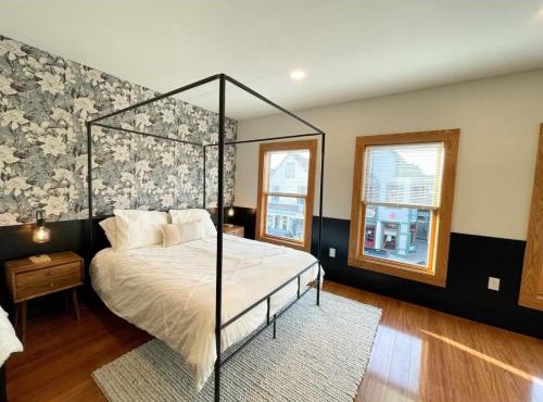 Cottage Street Downtown New Apartment