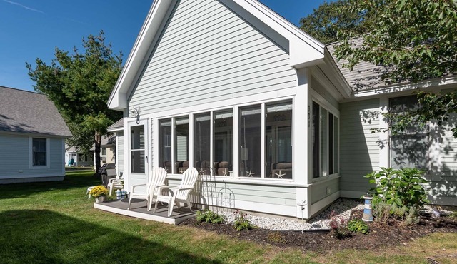 Cottages at Summer Village, fully furnished cottage, Wi-fi, heated pools, hot tub