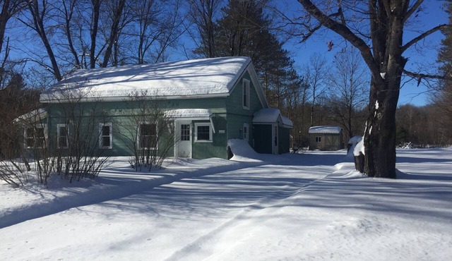 Country Charmer with Private Swimming Pool + 5 Bedrooms