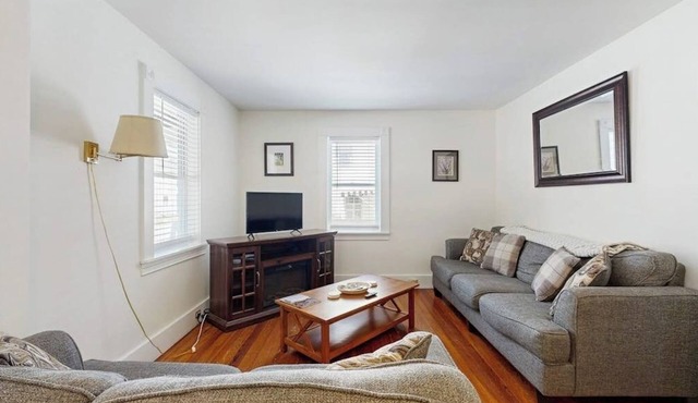 Countryside home with classic front porch - walk to town/Acadia/Glen Mary Park