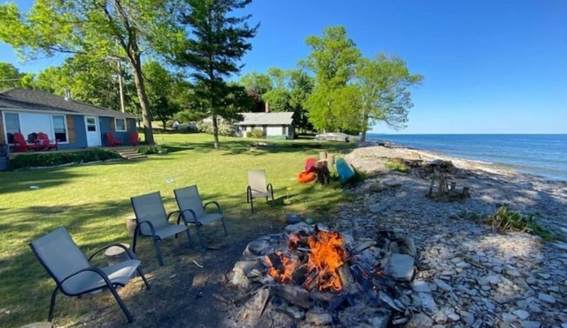 County Beach House - right on South Bay with incredible Lake Ontario views in Prince Edward