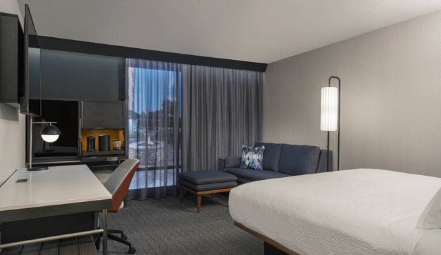 Courtyard by Marriott Hamilton
