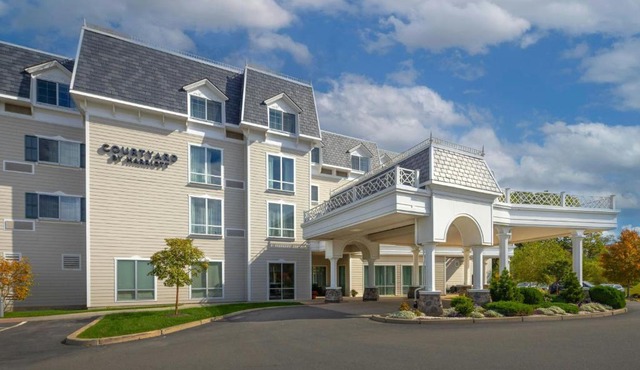 Courtyard by Marriott Lenox Berkshires