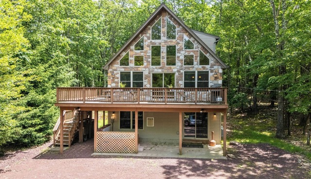 Coyote Cabin by AvantStay | Hot Tub + Walk to Lake