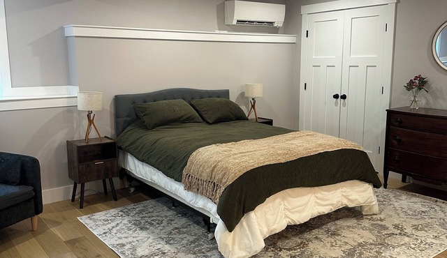 Cozy 1-bedroom apartment in serene Brunswick with AC. Private parking