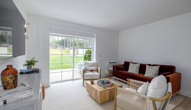 Cozy 1-bedroom apartment in lovely Greenwich with Gym and Patio