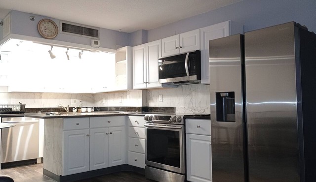 Cozy 1-bedroom apartment with AC in Worcester downtown. 2 assigned parking spots