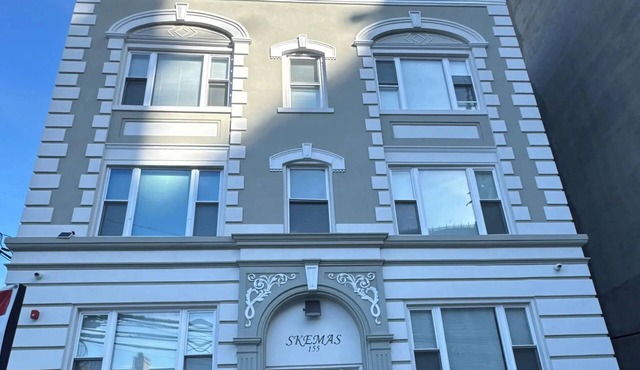 Cozy 1-bedroom apartment in delightful Newark with AC