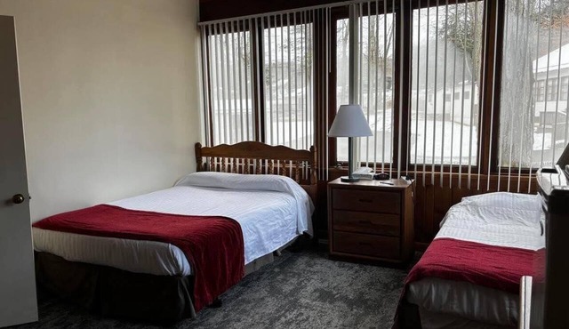 Cozy 1-bedroom hotel room in serene Hamilton - #306 Mohawk