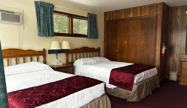 Cozy 1-bedroom hotel room in soothing Hamilton - #313 Gilbreth