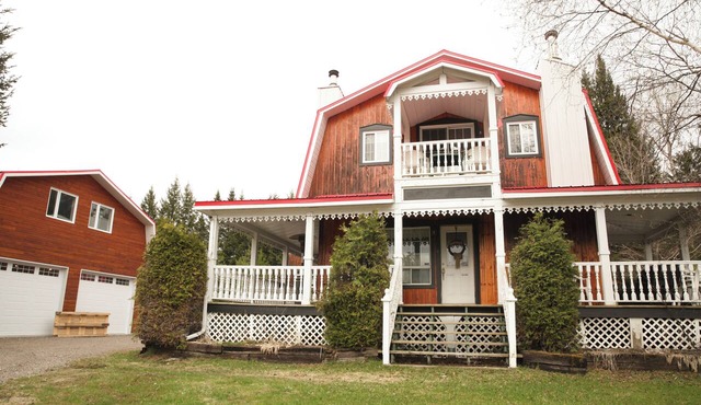 Cozy 2 bedroom Apt, 15 minutes from Mont-Tremblant, at base of Mont-Blanc