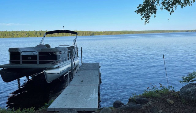 Cozy 2-bedroom cabin on beautiful crystal clear Schoodic Lake