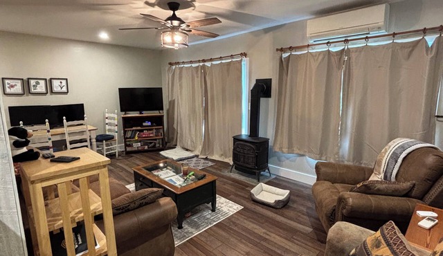 Cozy 2-bedroom condo in Campton, NH with AC, WiFi
