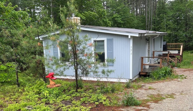 Cozy 2-bedroom cottage with AC and beach access in lovely Fryeburg, Maine
