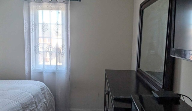 Cozy 2 bedroom stay in Clarington