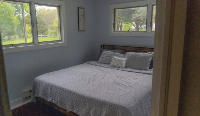 Cozy 3-bedroom apartment with AC and WiFi minutes from the Westerly beaches