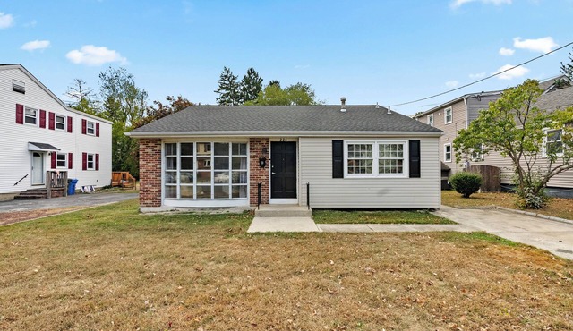Cozy 3 Bedroom Glassboro Home
