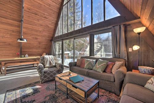 Cozy A-Frame Cabin w/Pool Table: 8 Mi to Mt Snow!