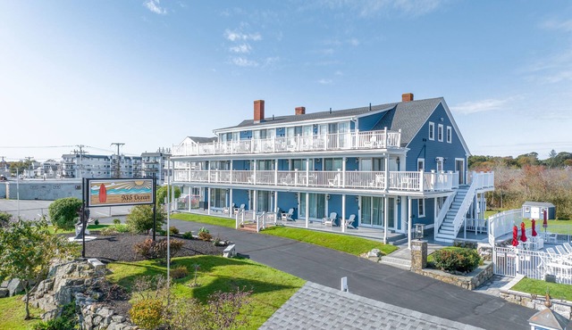 Cozy and sweet second floor oceanfront room with private deck!