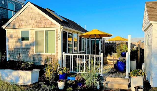 Cozy Bayside Cottage With Huge Outdoor Living Space and Private Beach (2313)
