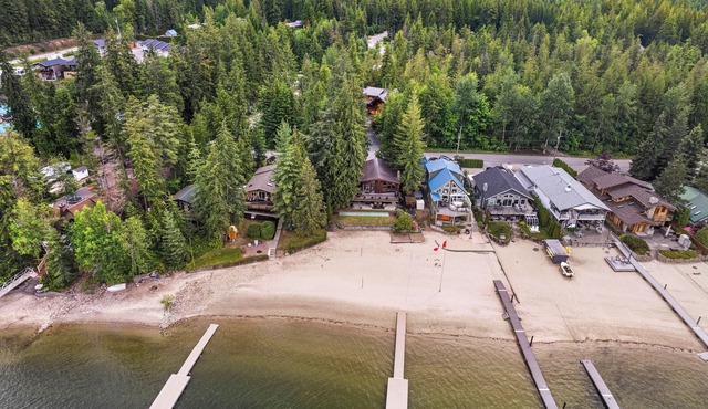 Cozy Beach Front getaway, with mountains and lake views all around. in Swansea Point