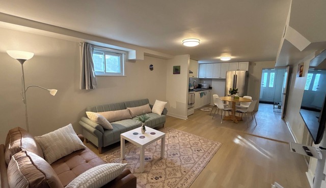 Cozy Bright Suite with Separate Entrance in Scarborough | Near Hospital