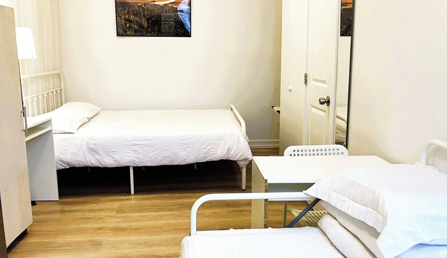 Cozy Budget Studio by Main Street, Flushing with AC and Free On-Site Parking