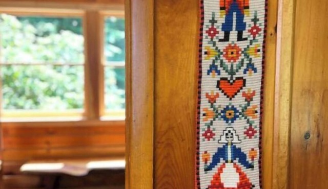 Cozy cabin adjacent to Mohonk Preserve, wifi, AC, and detached studio building