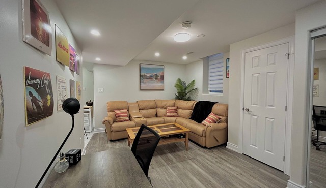 Cozy Caribbean-inspired Airbnb north of Toronto