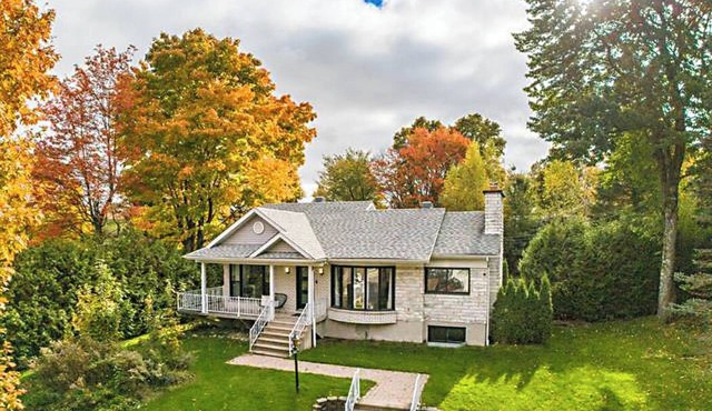 Cozy chalet overlooking Lac-Brome