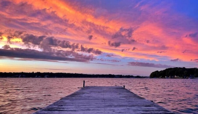 Cozy Cottage by Lake Simcoe | Private Dock & Kayaks Included