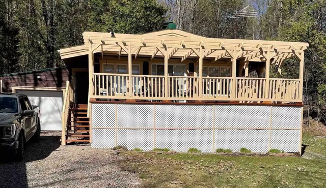 Cozy Cottage close to golf, great hiking trails and lake with beautiful views