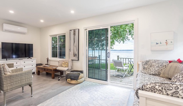 Cozy Cottage with all the amenities on Lake Ontario