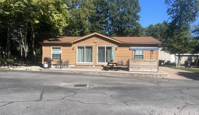 Cozy Cub Cabin 2 Sleeps 10 Full Linens Provided