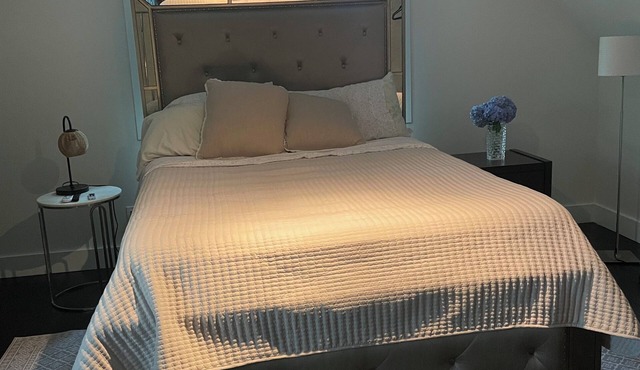 Cozy en-suite in beautiful East Hampton with AC, WiFi
