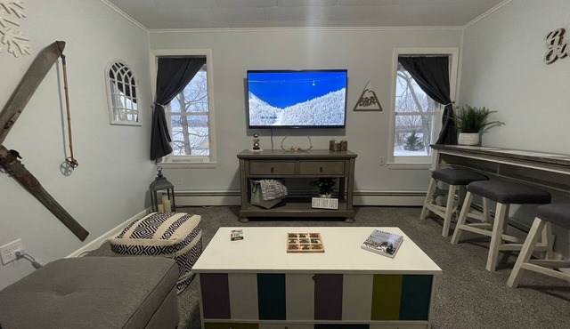 Cozy Getaway close to Jay Peak!