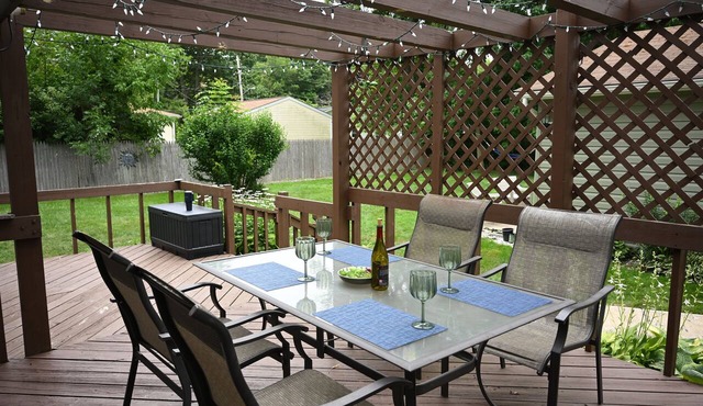 Cozy Getaway in Madison- Near Lake, Wineries, and the Strip