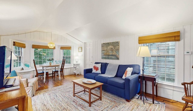 Cozy in-law suite near Edgartown & the beach with patio, outdoor shower, & AC