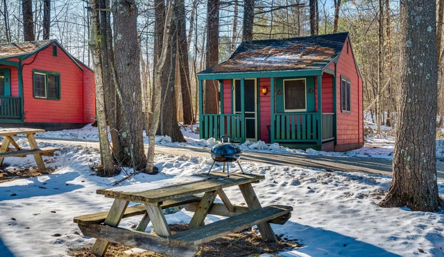 Cozy Laconia Studio Cabin Near Lake Winnipesaukee!