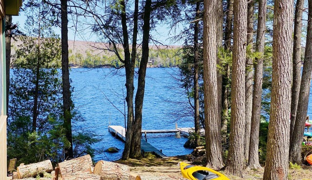 Cozy, lake view cottage in Ellsworth, Maine!