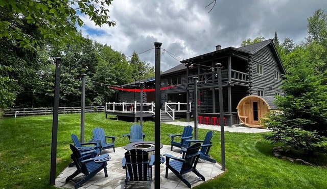 Cozy Littleton Log Cabin with fun for all ages!