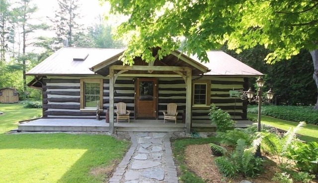 Cozy Log Cabin - Walk to Lake Huron! in Goderich