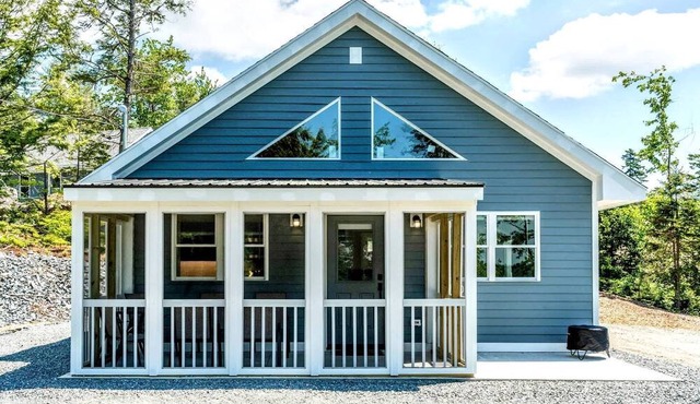 Cozy Modern Fishing Cabin with Incredible Views for an Amazing Getaway by Flanders Pond in Maine