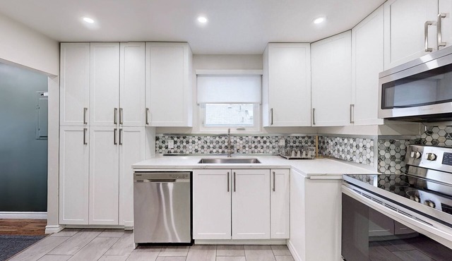 Cozy Oasis in Oshawa! Spacious 3-bedroom, 1-bathroom apartment.