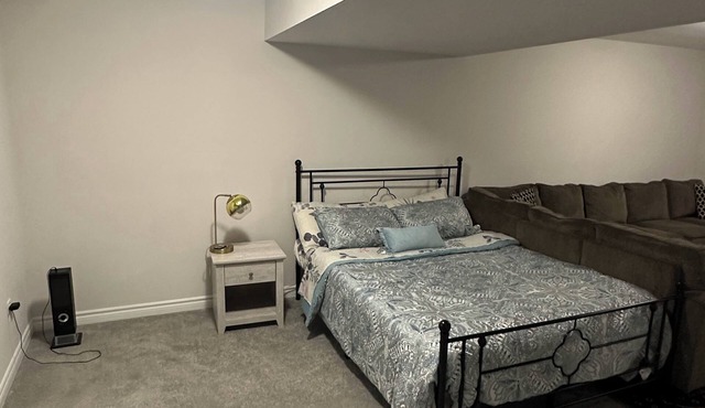 Cozy Private Studio in Ottawa Near Kanata-Quiet & Affordable stay (Up to 4)