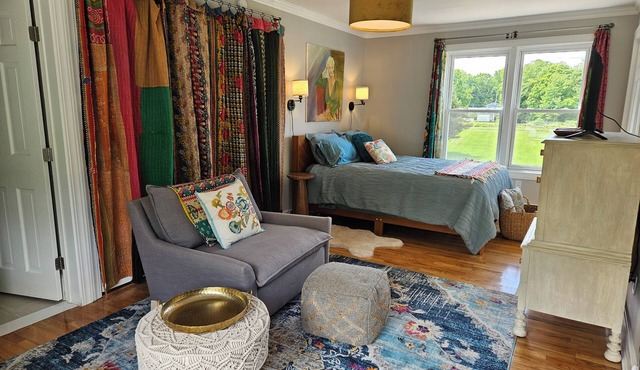 Cozy Private Studio with WiFi, Balcony, Kitchenette in Charming Guilford