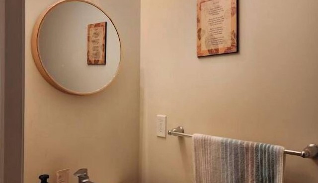 Cozy Property in Toronto with Free Parking-WIFI, steps away from subway station in Toronto