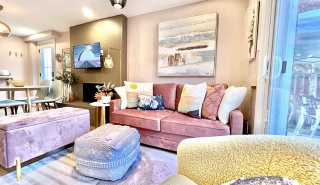 Cozy Retreat! Convenient Hidden Gem near Toronto!