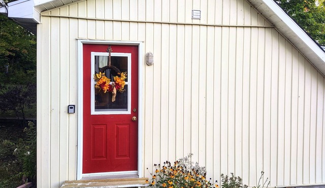 Cozy & Small Guest House Near Calabogie