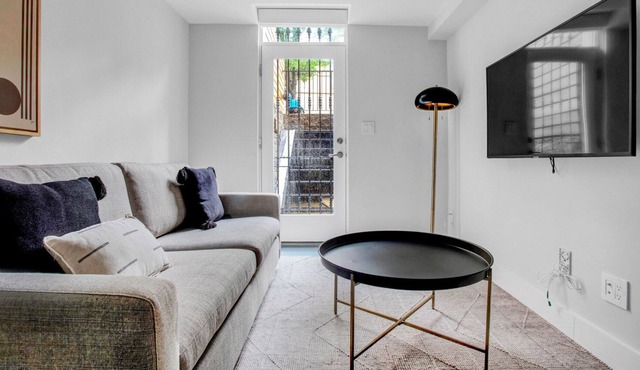 Cozy South End Studio near T, Shops + Dining, by Blueground
